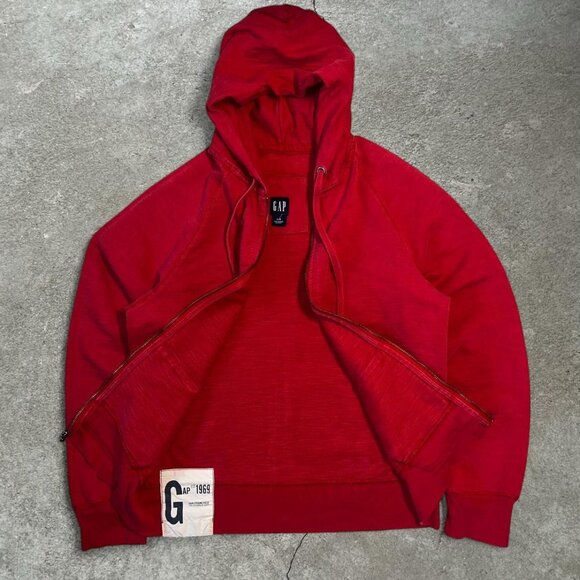 Vintage Y2K GAP red zip-up hoodie with classic 1969 logo patch on front hem. - Picture 3 of 8